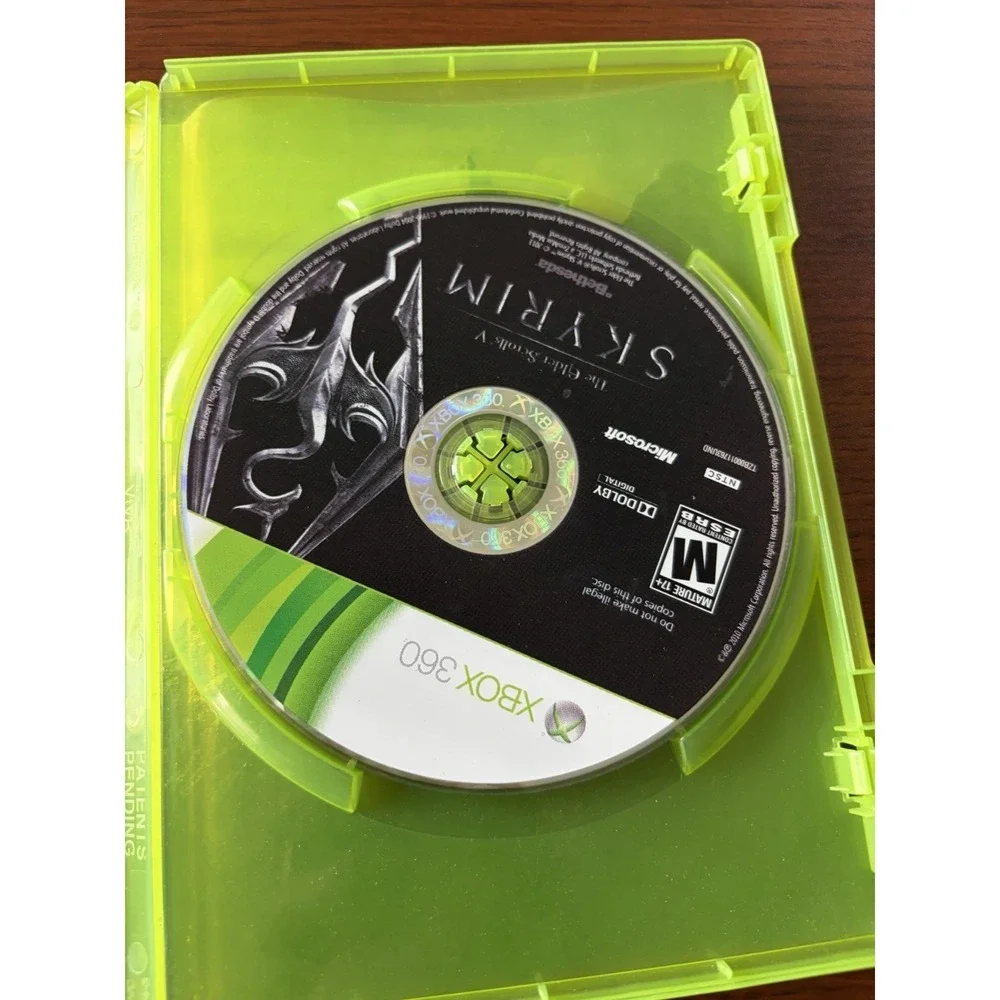 The Elder Scrolls V: Skyrim‎ - Xbox 360 Game With Box And Manual